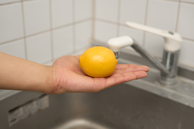 ゆず皮で水垢掃除